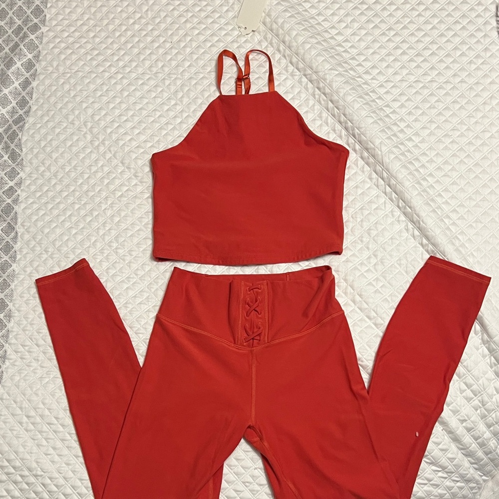 Red High-Neck Sports Crop Top & High-Waist Leggings Set - Women